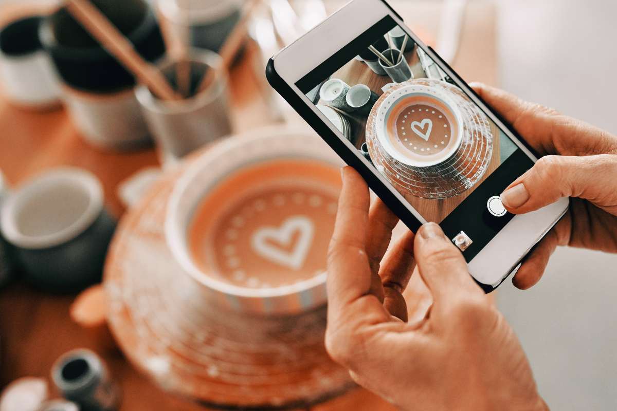 creation visuel réseaux sociaux IA